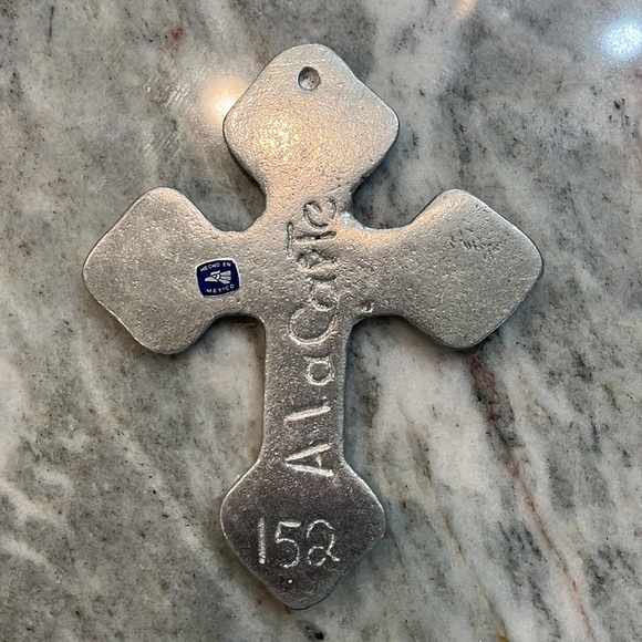 A La Carte 152 small pewter cross - Picture 2 of 3